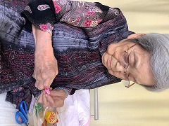 手芸を楽しむ利用者さま